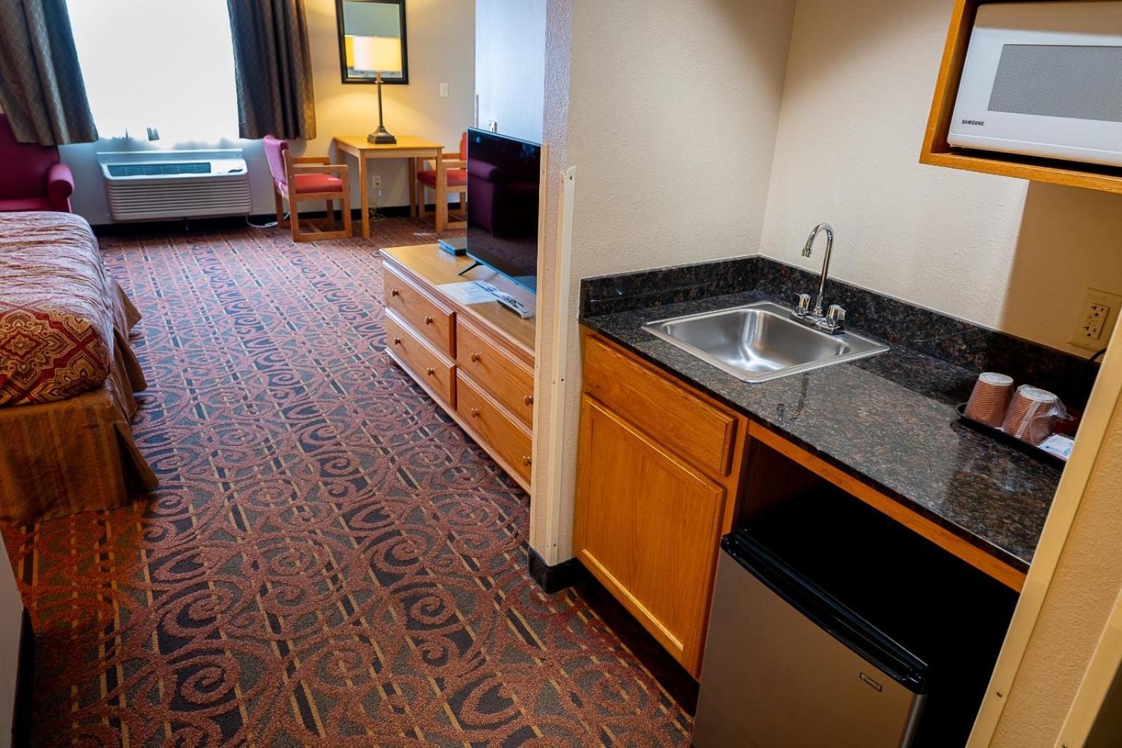Savanna Inn & Suites Esterno foto